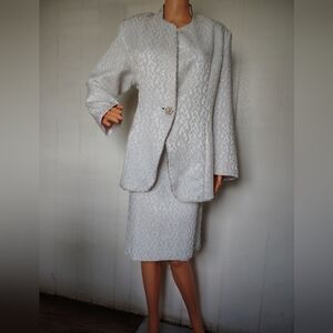 Clara Clara By Vinette White Textured Garment With silver threads Size 22